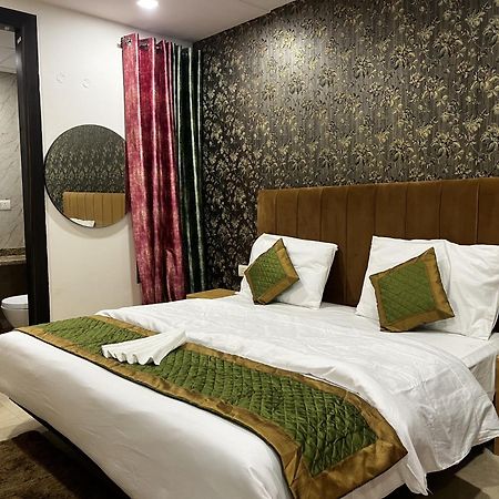 Roomquet Comfort Inn Allāhābād Junction Exteriér fotografie