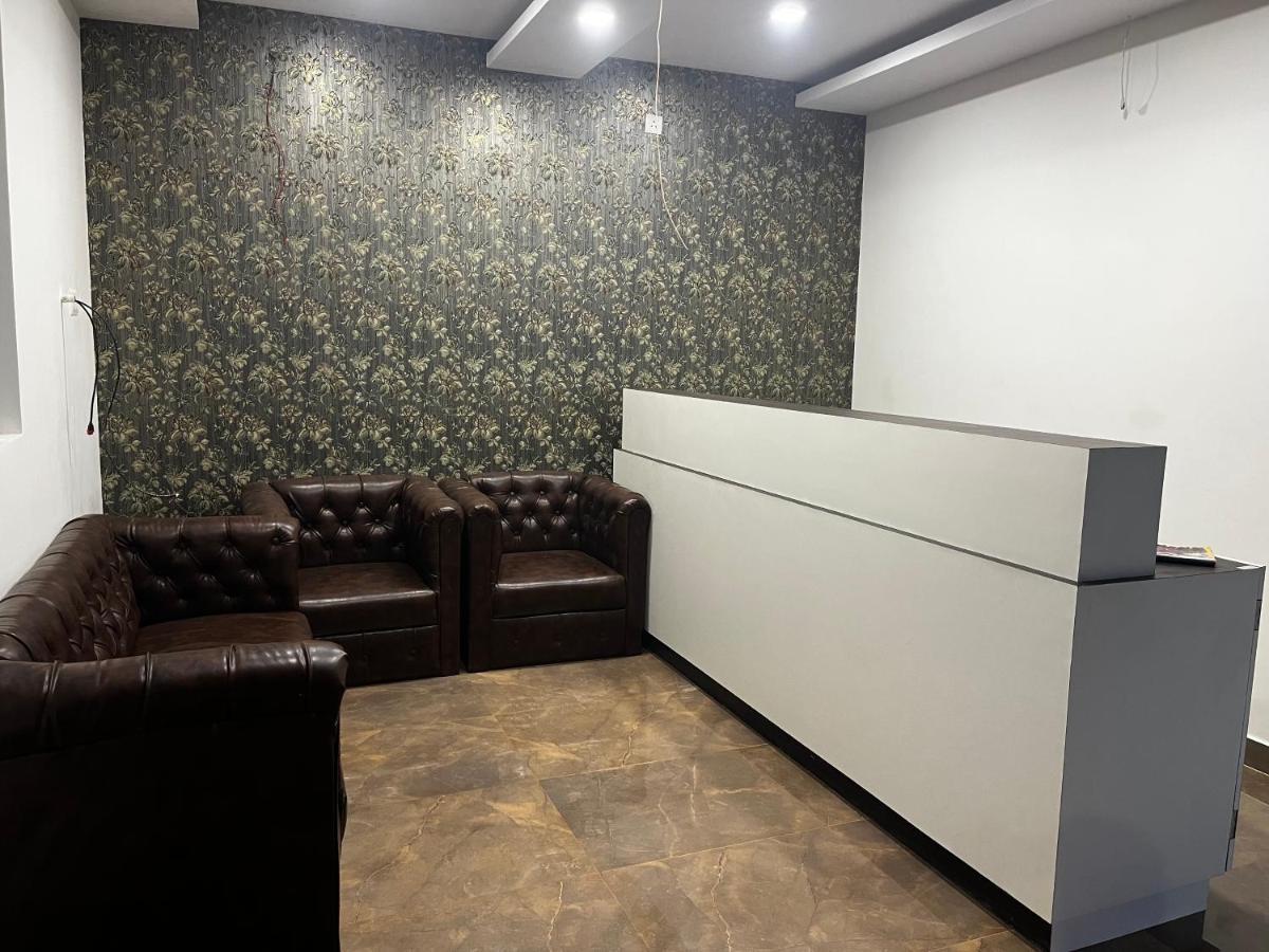 Roomquet Comfort Inn Allāhābād Junction Exteriér fotografie
