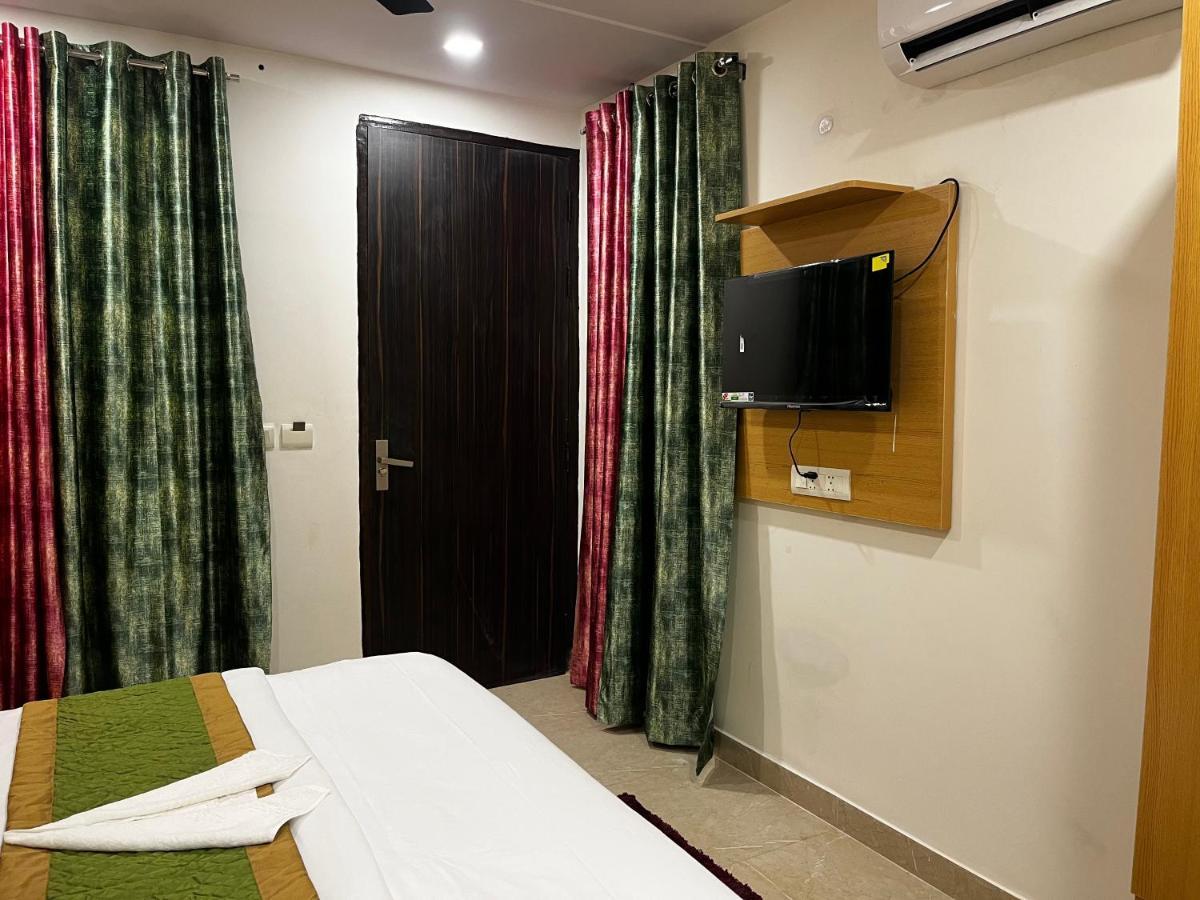 Roomquet Comfort Inn Allāhābād Junction Exteriér fotografie