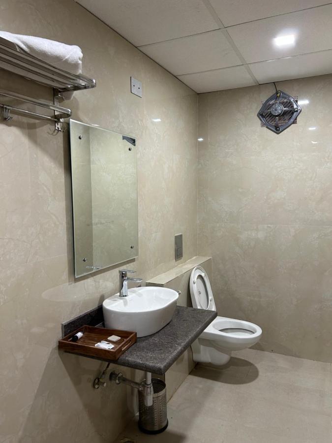Roomquet Comfort Inn Allāhābād Junction Exteriér fotografie