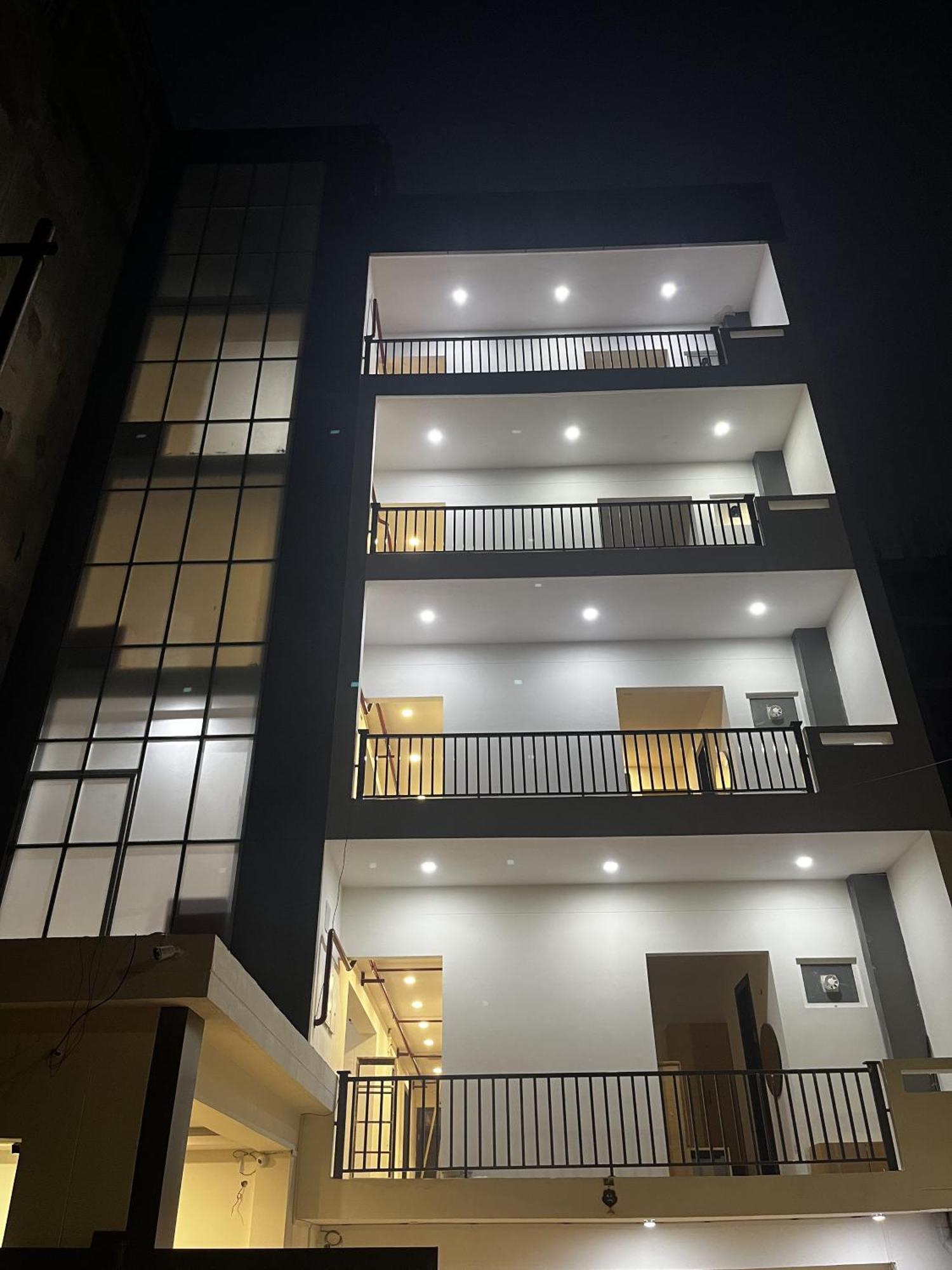 Roomquet Comfort Inn Allāhābād Junction Exteriér fotografie